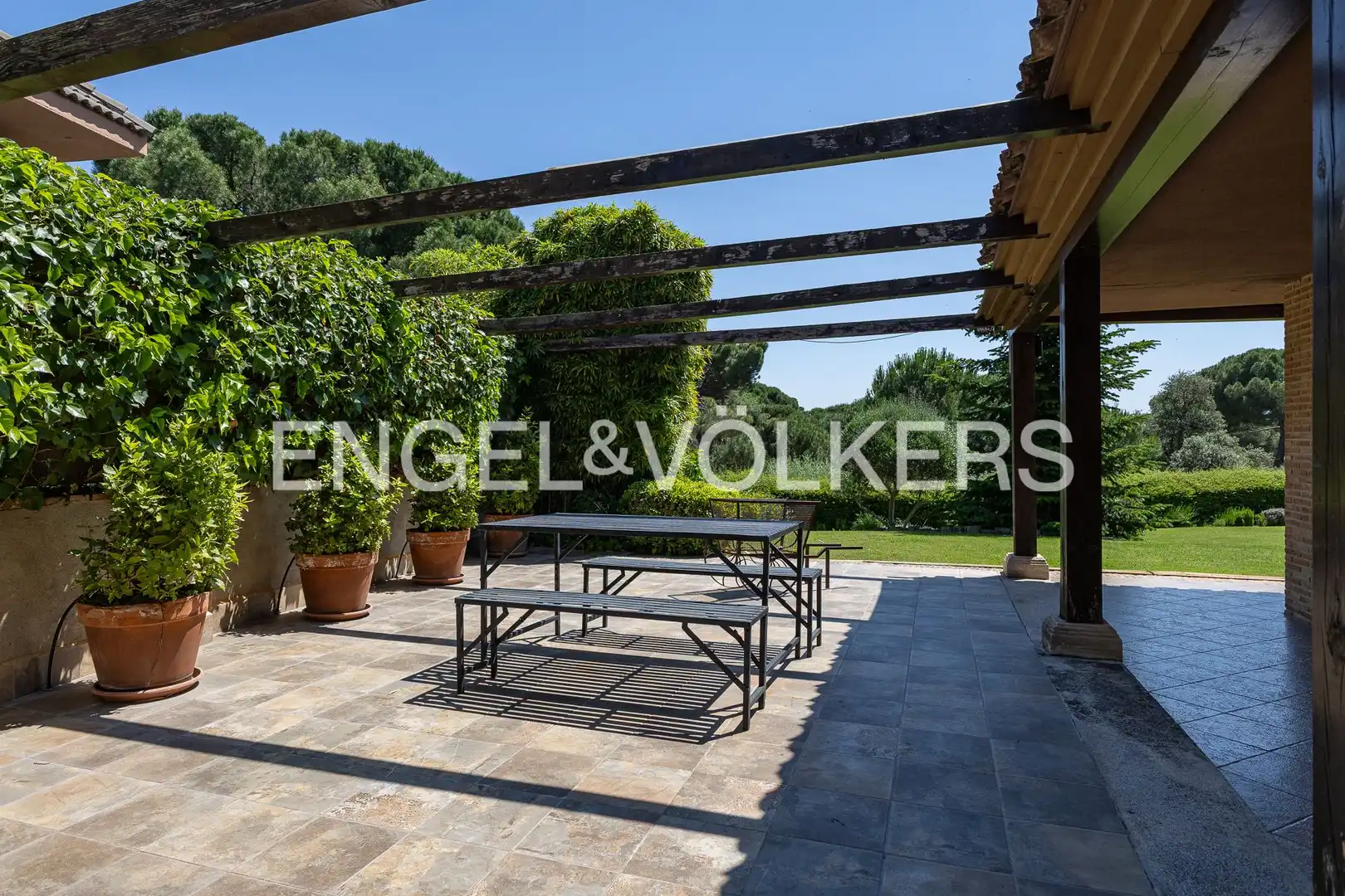 Terrassa de Casa o xalet en venda en Majadahonda amb Calefacció, Jardí privat i Terrassa