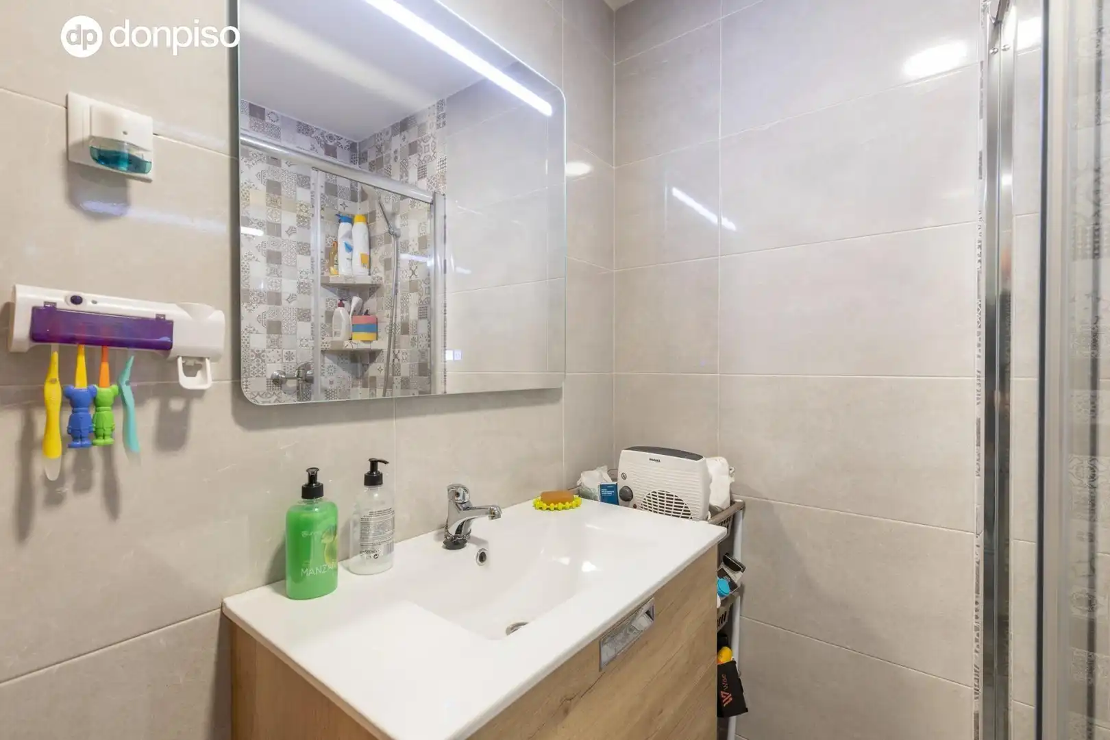 Baño de Piso en venta en Granada con Aire acondicionado, Terraza y Balcón