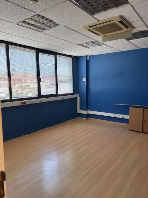 Fabrikhallen zur Miete in Loiu