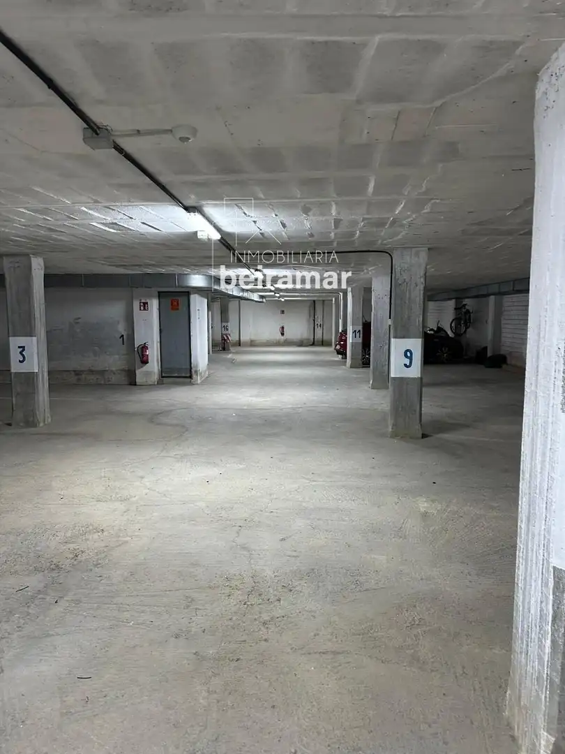 Parkplatz von Garage zur Miete in Ribeira