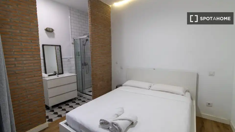 Bedroom of Flat for rent in Madrid  with Air Conditioner, Heating and Furnished