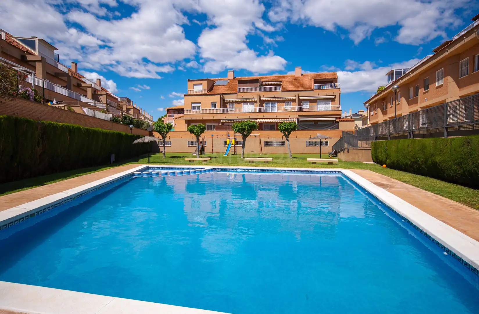 Piscina de Casa adosada en venta en Alicante / Alacant con Aire acondicionado, Balcón y Piscina comunitaria