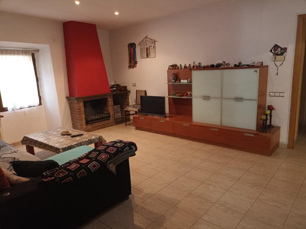 Sala d'estar de Casa o xalet en venda en Sant Julià de Vilatorta amb Jardí privat, Moblat i Forn