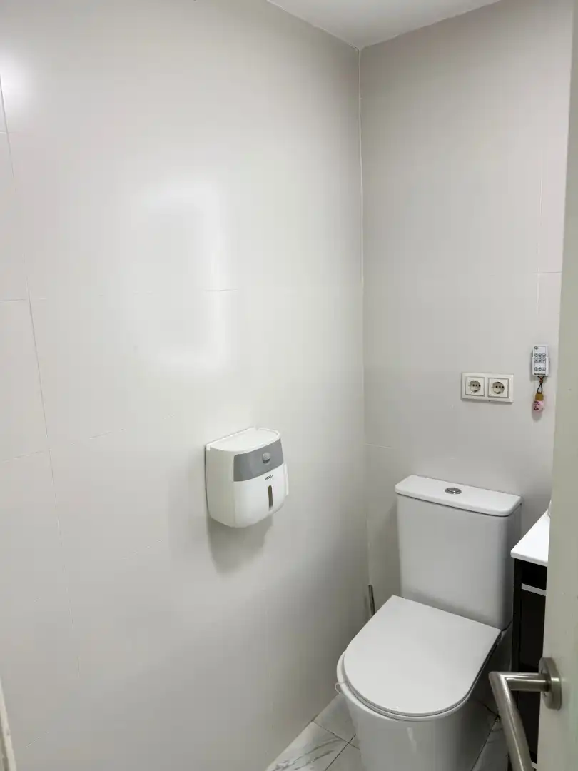 Baño de Apartamento en venta en Benidorm con Aire acondicionado, Jardín privado y Amueblado
