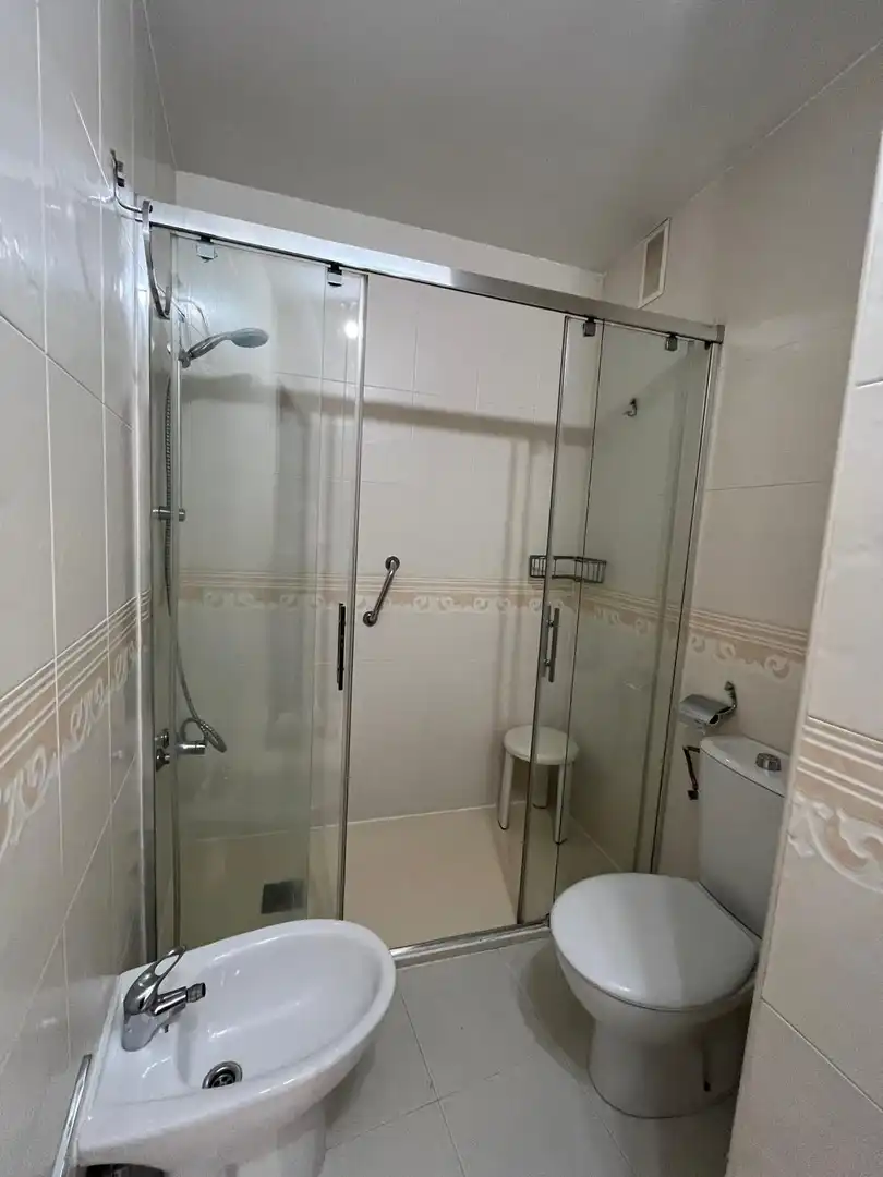 Bany de Pis de lloguer en A Coruña Capital  amb Calefacció i Moblat