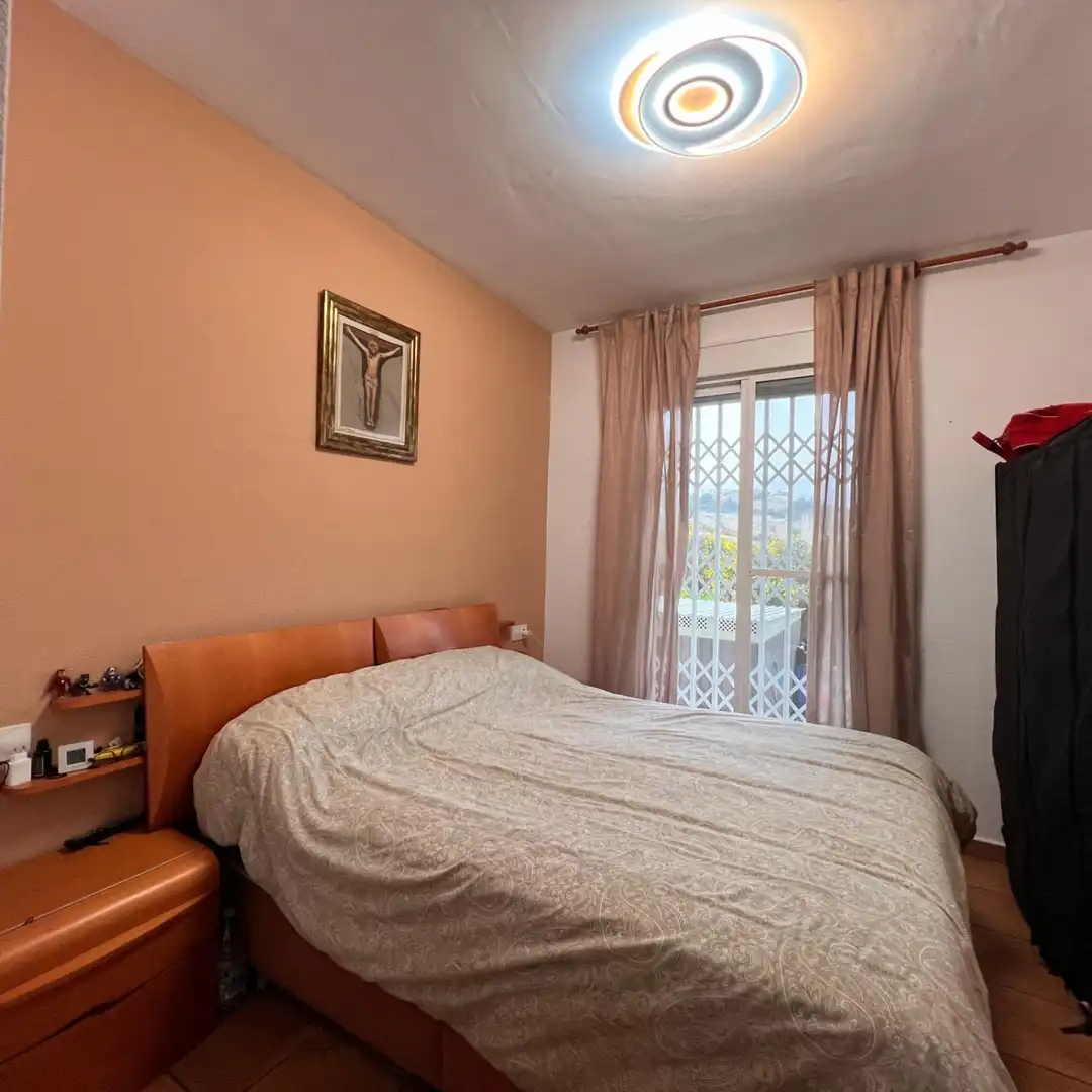 Schlafzimmer von Einfamilien-Reihenhaus zum Verkauf in Chiva mit Heizung, Abstellraum und Balkon