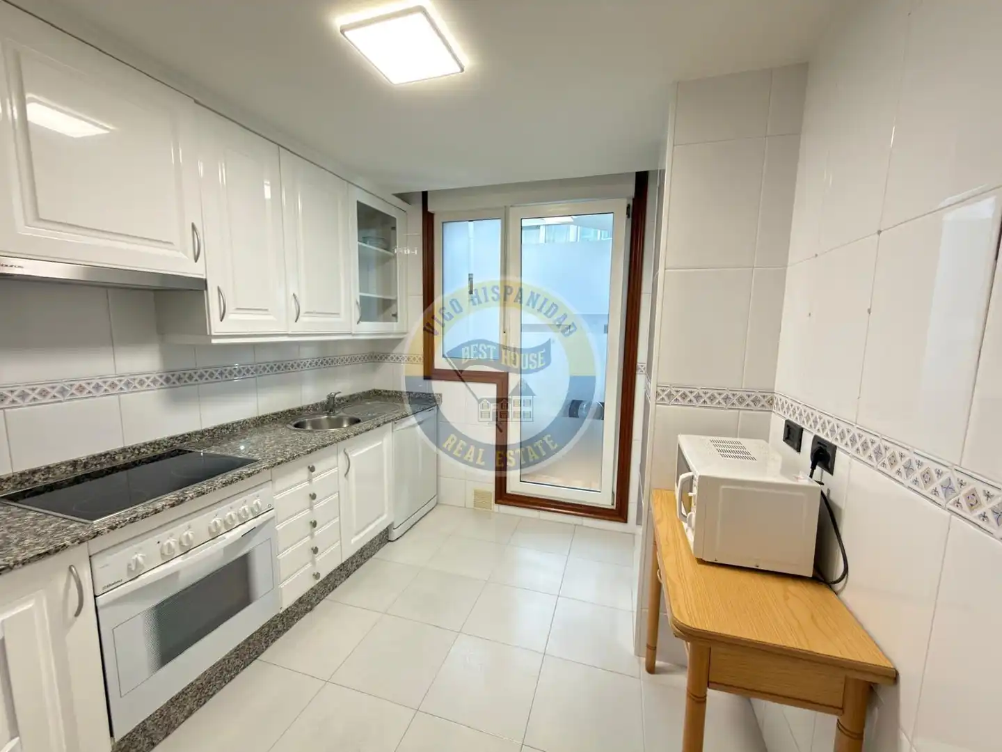 Apartments for rent in Calle ROSALIA DE CASTRO, Centro - Areal