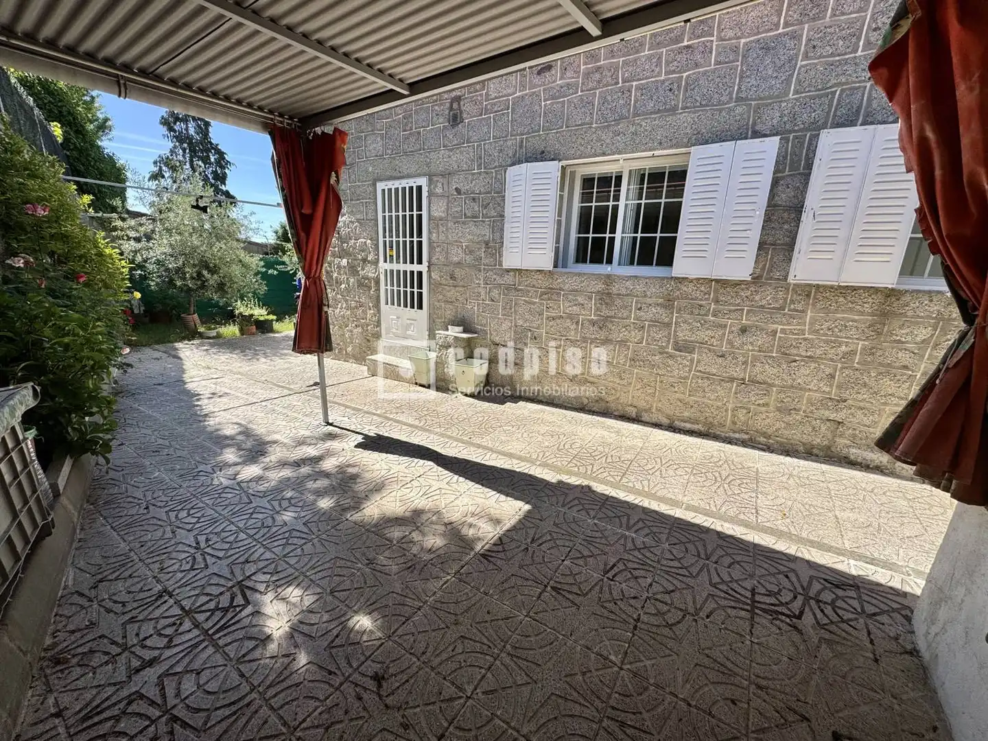 Vista exterior de Casa o xalet en venda en Zarzalejo amb Calefacció, Jardí privat i Terrassa