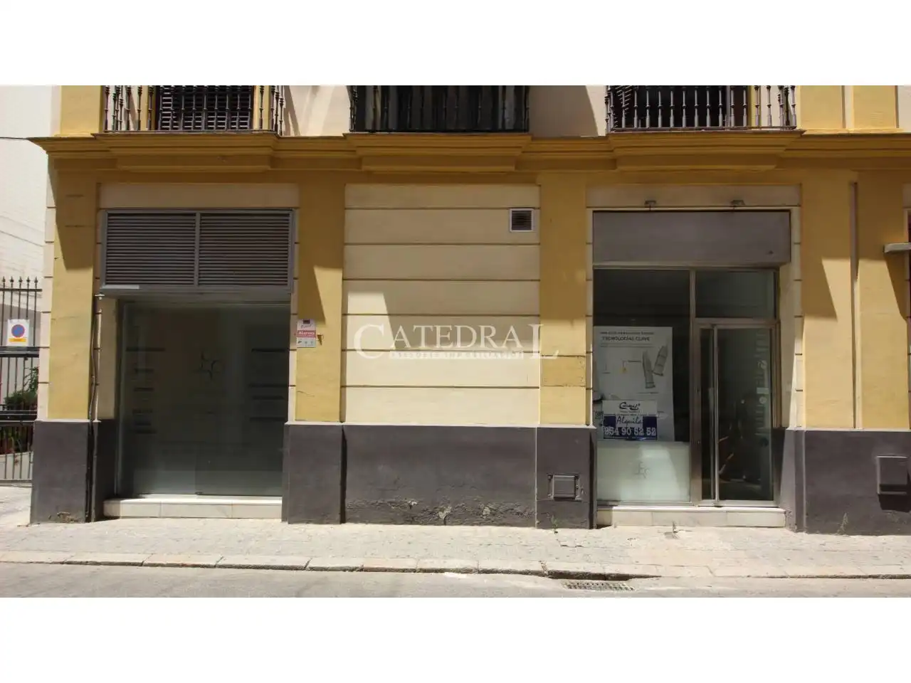 Exterior view of Commercial properties for rent in Sevilla  with Air Conditioner