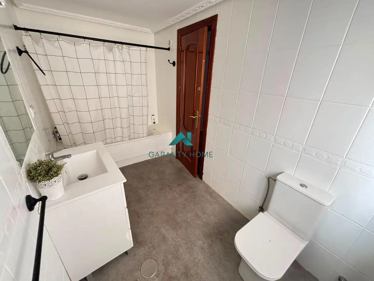 Badezimmer von Wohnung zur Miete in Jaén mit Klimaanlage, Möbliert und Balkon