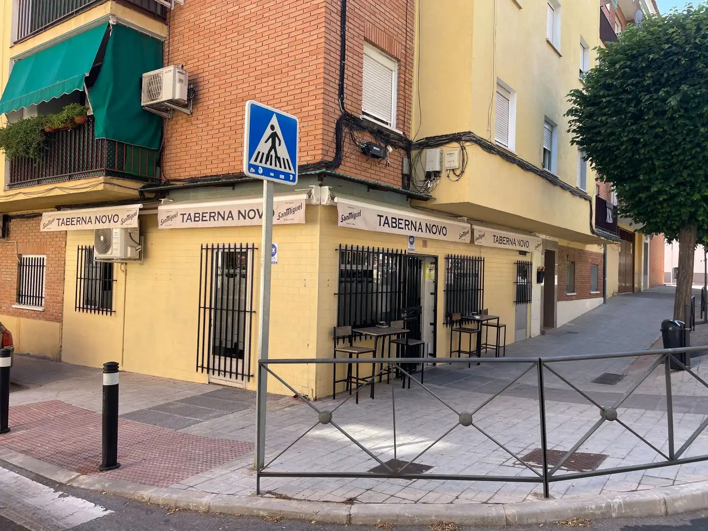 Locale commerciale in affitto a DE LAS FLORES