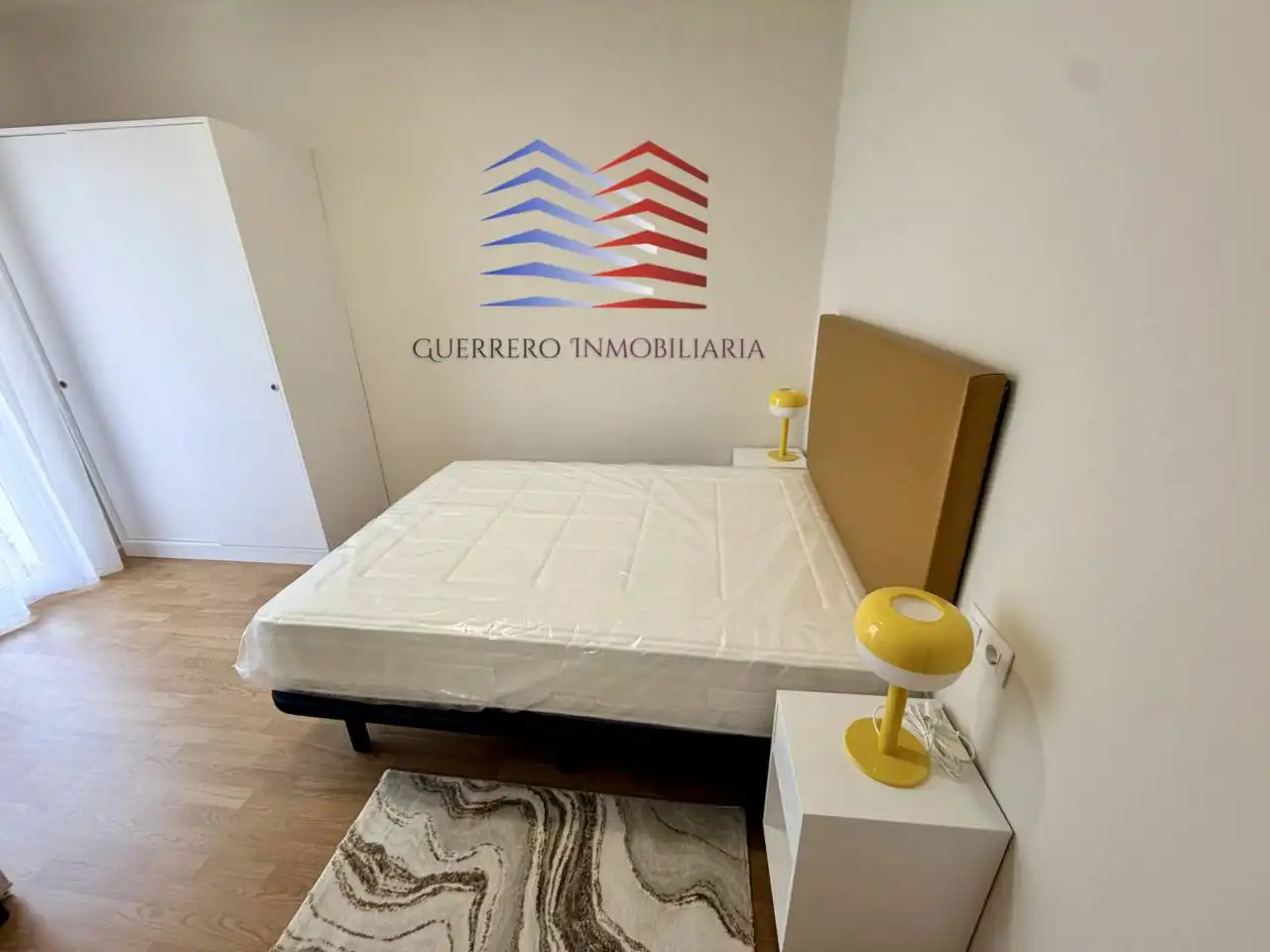 Schlafzimmer von Wohnung zur Miete in Ourense Capital  mit Heizung, Parkett und Möbliert