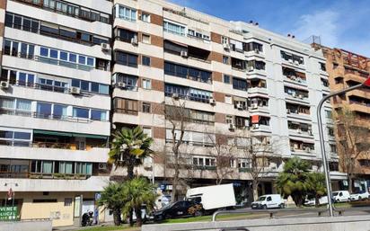 Vista exterior de Àtic en venda en  Madrid Capital amb Aire condicionat i Calefacció