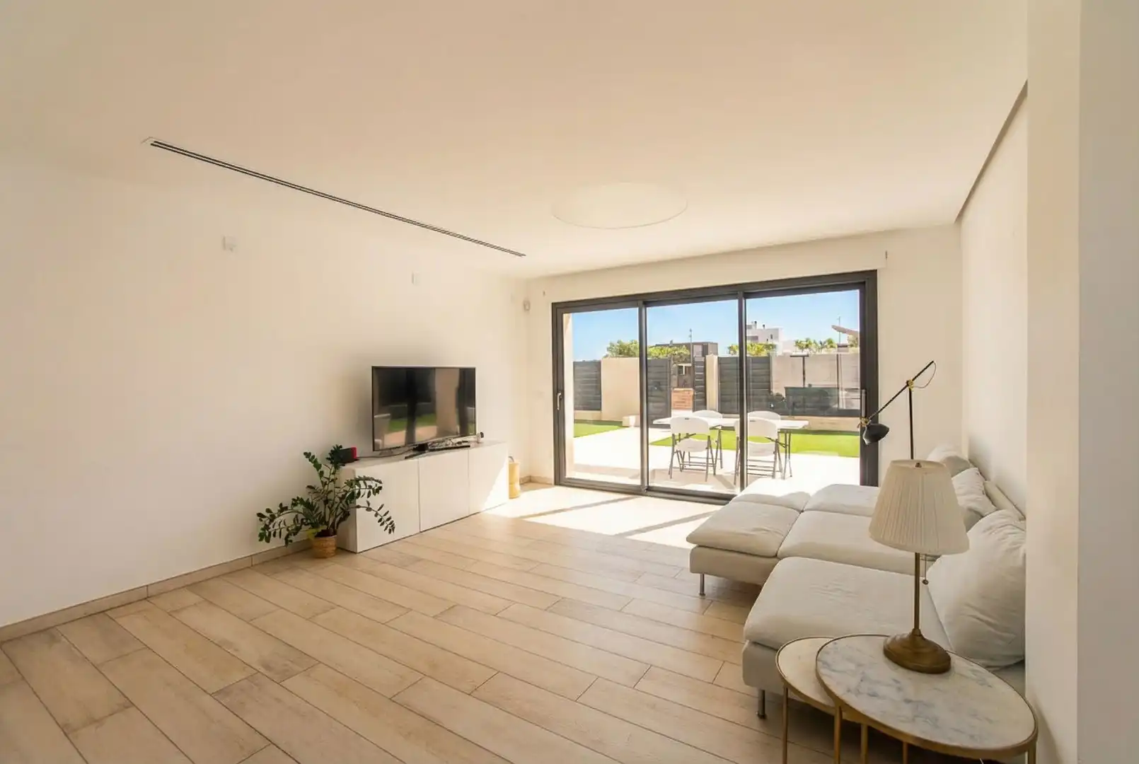Sala d'estar de Casa o xalet en venda en Castellón de la Plana / Castelló de la Plana amb Aire condicionat, Calefacció i Jardí privat