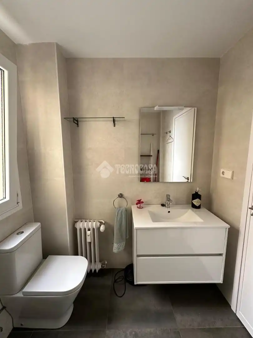Baño de Piso de alquiler en Madrid con Aire acondicionado y Calefacción