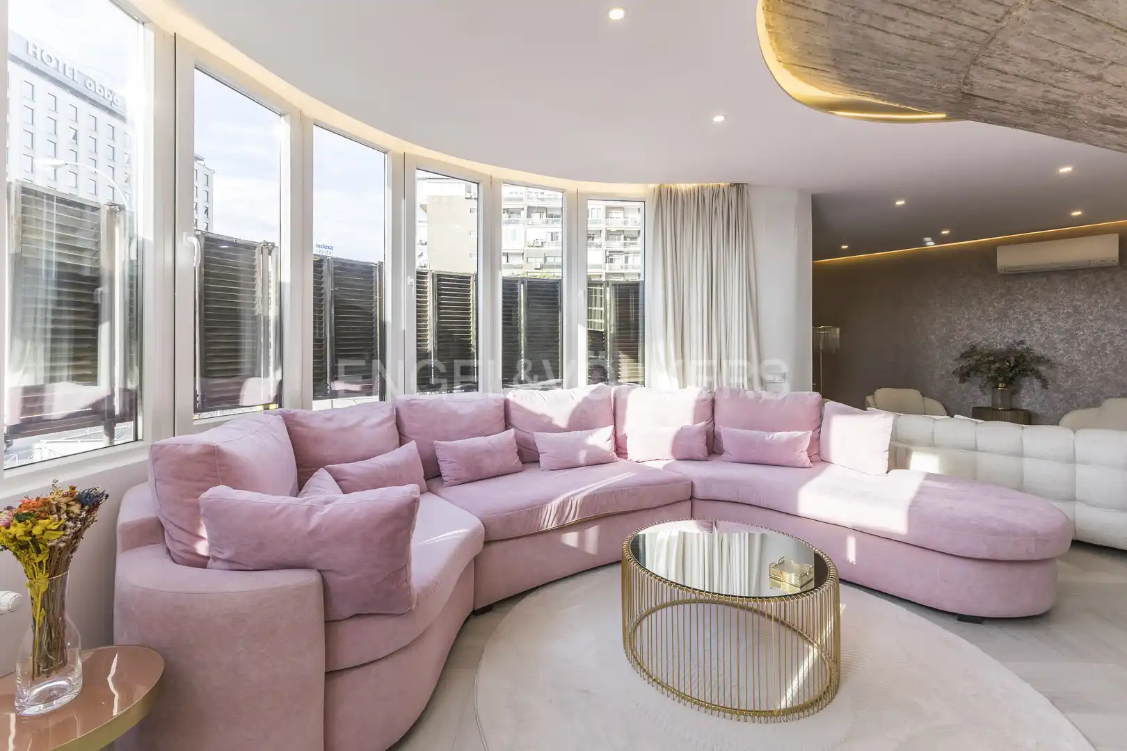 Living room of Flat for rent in Madrid  with Air Conditioner, Heating and Furnished