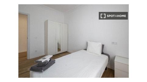 Foto 4 de Pis per a compartir a Llefià, Barcelona