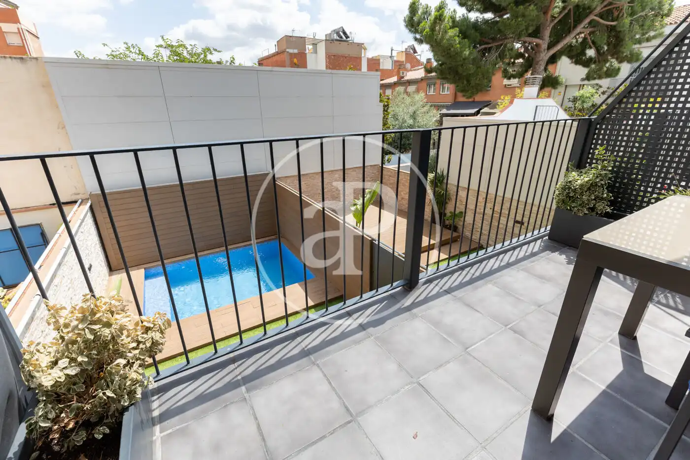 Piscina de Casa adosada en venda en Sabadell amb Aire condicionat, Calefacció i Terrassa