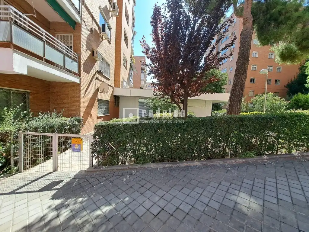 Außenansicht von Geschaftsraum zur Miete in Madrid mit Klimaanlage