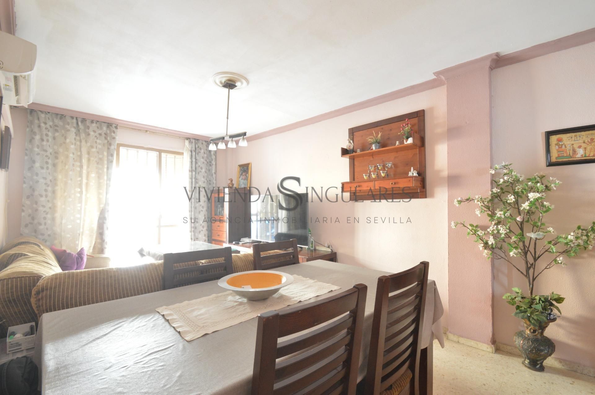 Dining room of Flat for sale in  Sevilla Capital  with Air Conditioner and Terrace
