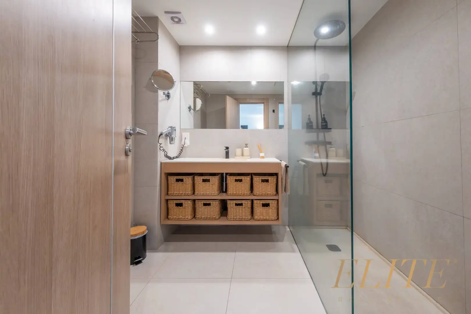 Badezimmer von Wohnungen zum Verkauf in Mogán mit Klimaanlage, Privatgarten und Terrasse