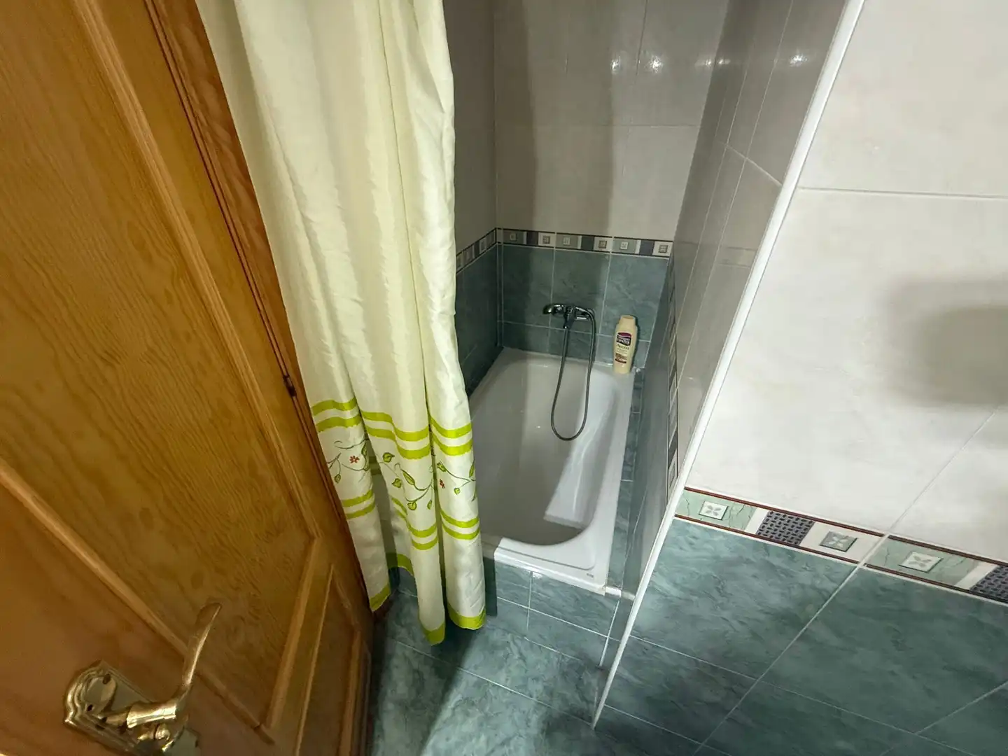 Badezimmer von Wohnung zur Miete in Jaén mit Klimaanlage, Möbliert und Waschmaschine