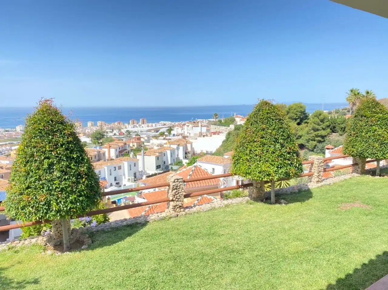 Vista exterior de Casa o chalet en venta en Torrox con Aire acondicionado, Calefacción y Jardín privado