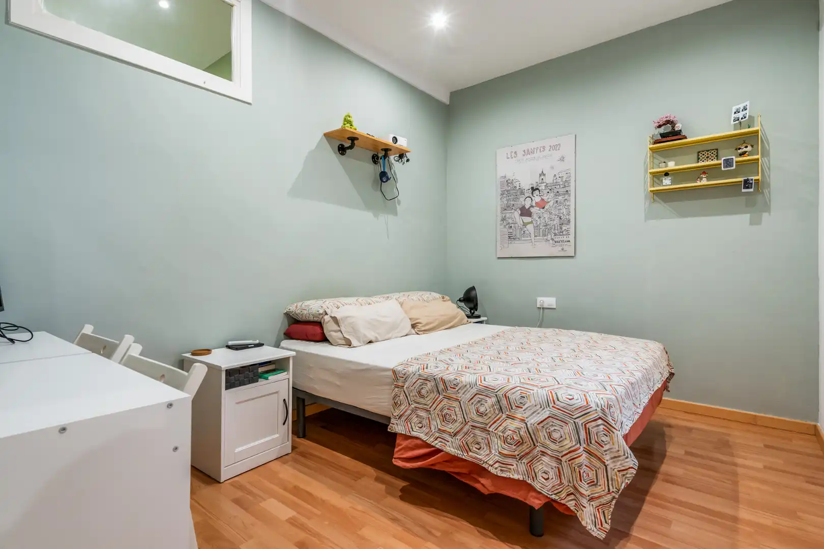 Schlafzimmer von Wohnung zum Verkauf in Barcelona mit Klimaanlage, Heizung und Balkon