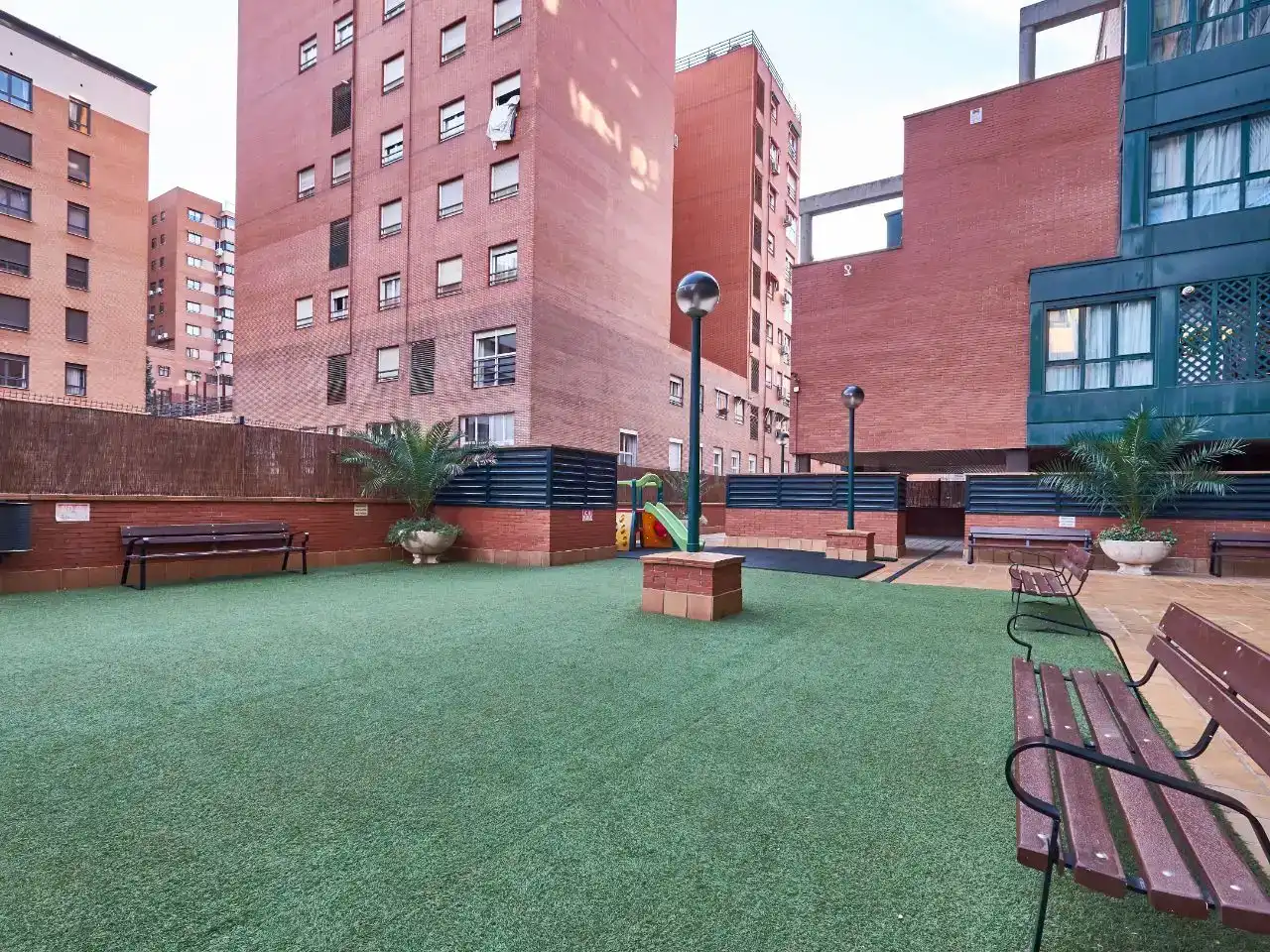 Terrassa de Estudi en venda en Madrid amb Aire condicionat, Jardí privat i Parquet