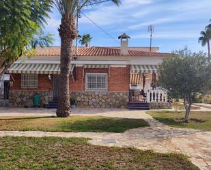 Vista exterior de Casa o xalet en venda en San Vicente del Raspeig / Sant Vicent del Raspeig amb Aire condicionat, Jardí privat i Terrassa