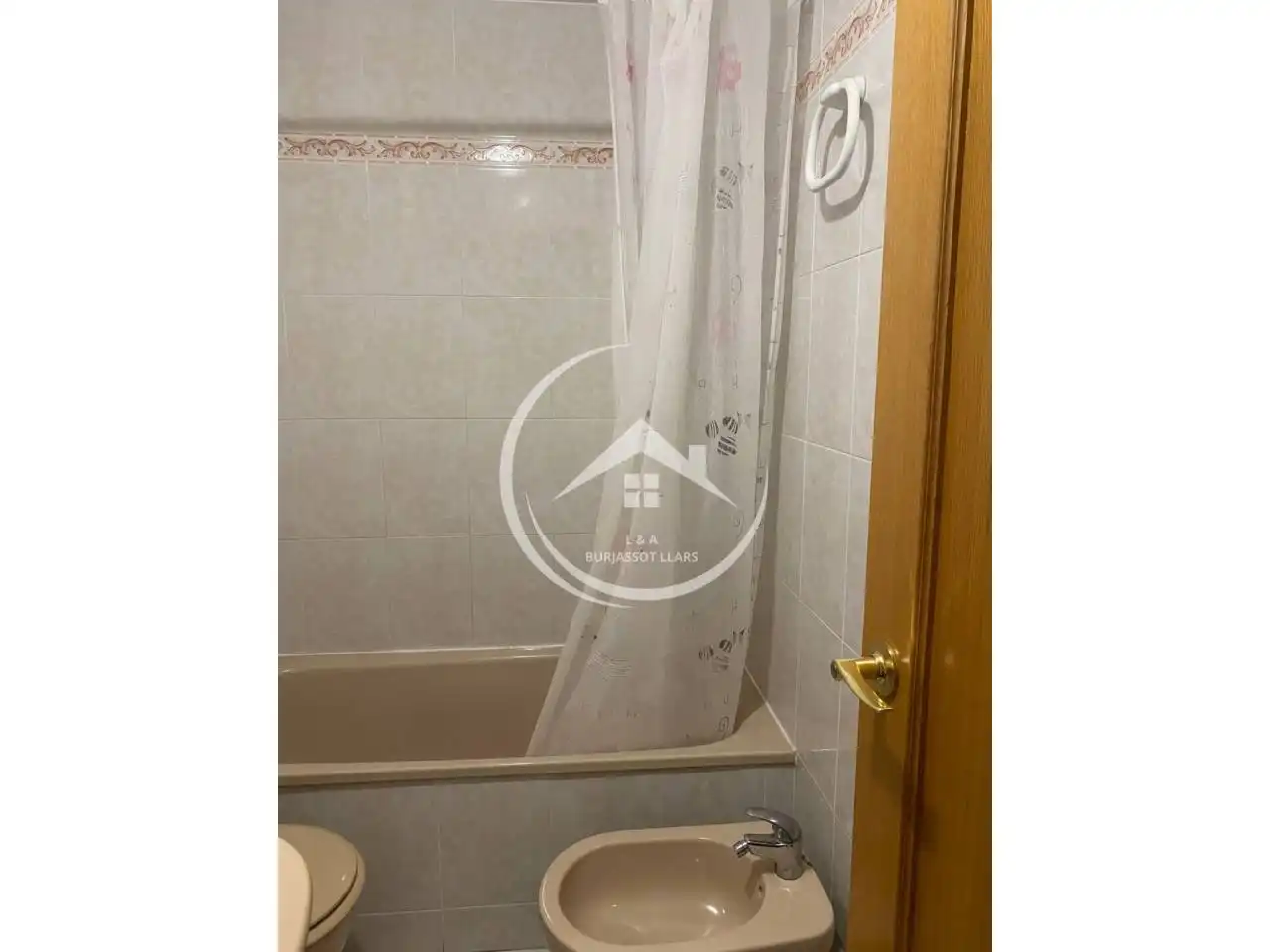 Bathroom of Flat for rent in Burjassot  with Furnished and Balcony