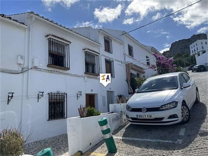 Vista exterior de Casa adosada en venda en Zuheros amb Internet