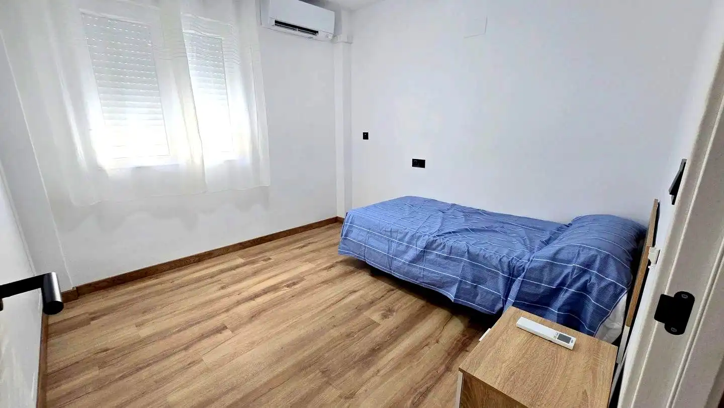 Schlafzimmer von Wohnung zur Miete in Gandia mit Klimaanlage, Terrasse und Möbliert