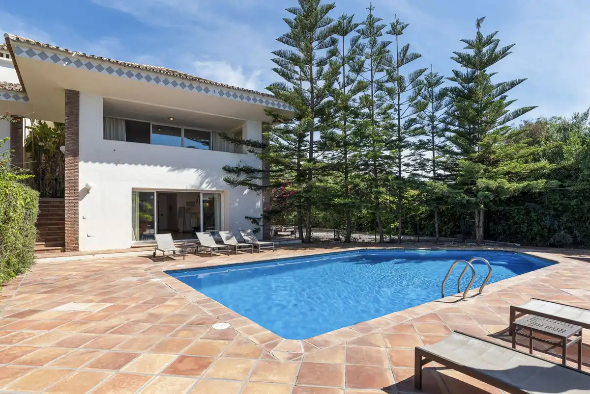 Piscina de Casa o xalet en venda en Benahavís amb Aire condicionat, Jardí privat i Terrassa