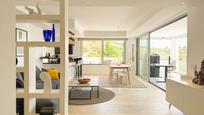 Sala d'estar de Apartament en venda en Estepona amb Aire condicionat, Calefacció i Jardí privat