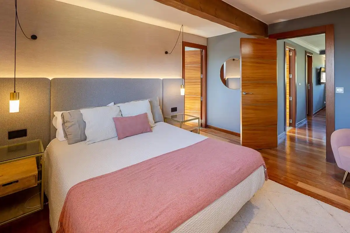 Habitación de Casa adosada en venta en Boadilla del Monte con Aire acondicionado, Calefacción y Jardín privado