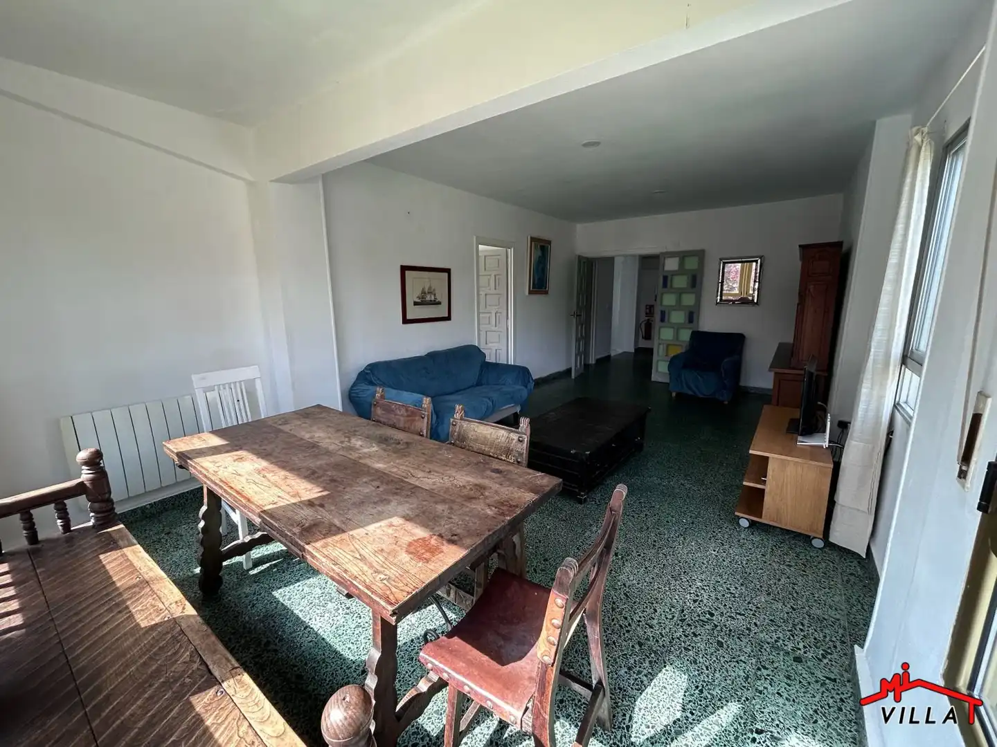 Menjador de Pis en venda en Laredo amb Calefacció, Terrassa i Moblat