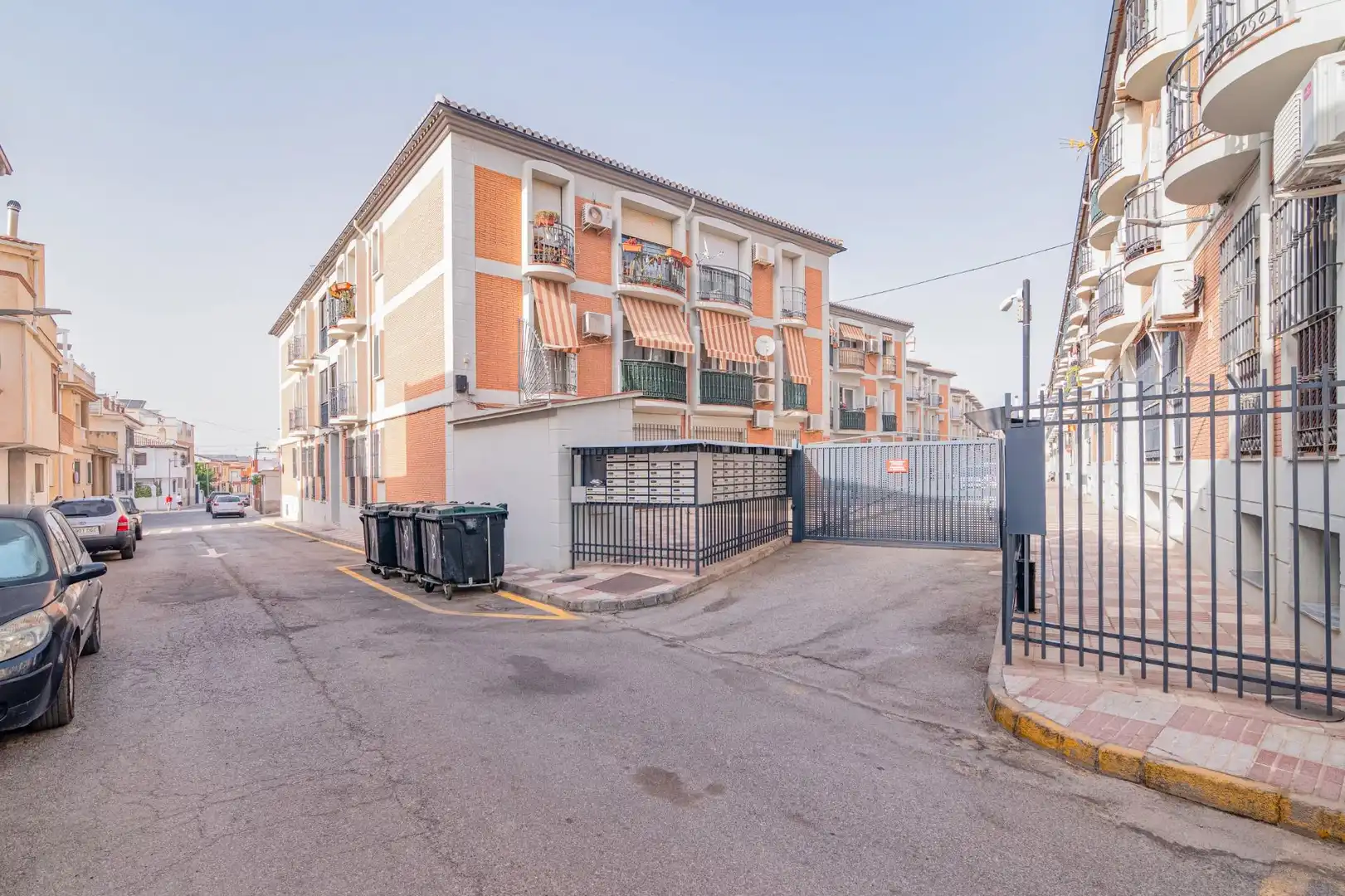 Exterior view of Flat for sale in Armilla  with Balcony