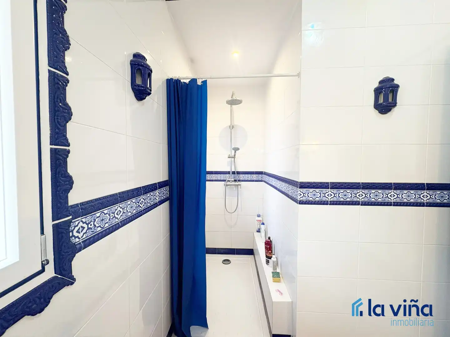 Baño de Casa o chalet en venta en Aguadulce (Sevilla) con Calefacción, Jardín privado y Terraza