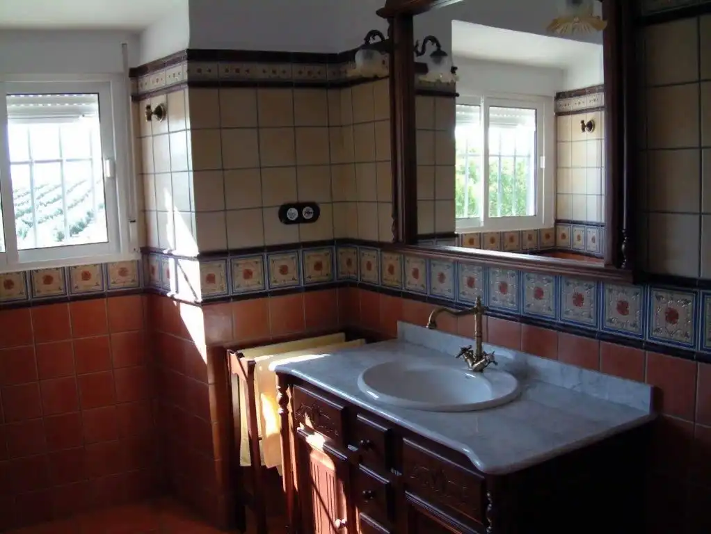 Baño de Finca rústica en venta en Lucena con Jardín privado, Terraza y Piscina