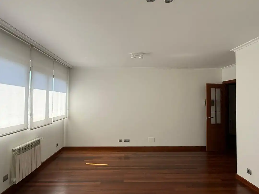 Wohnzimmer von Wohnung zur Miete in Santander mit Heizung, Privatgarten und Abstellraum