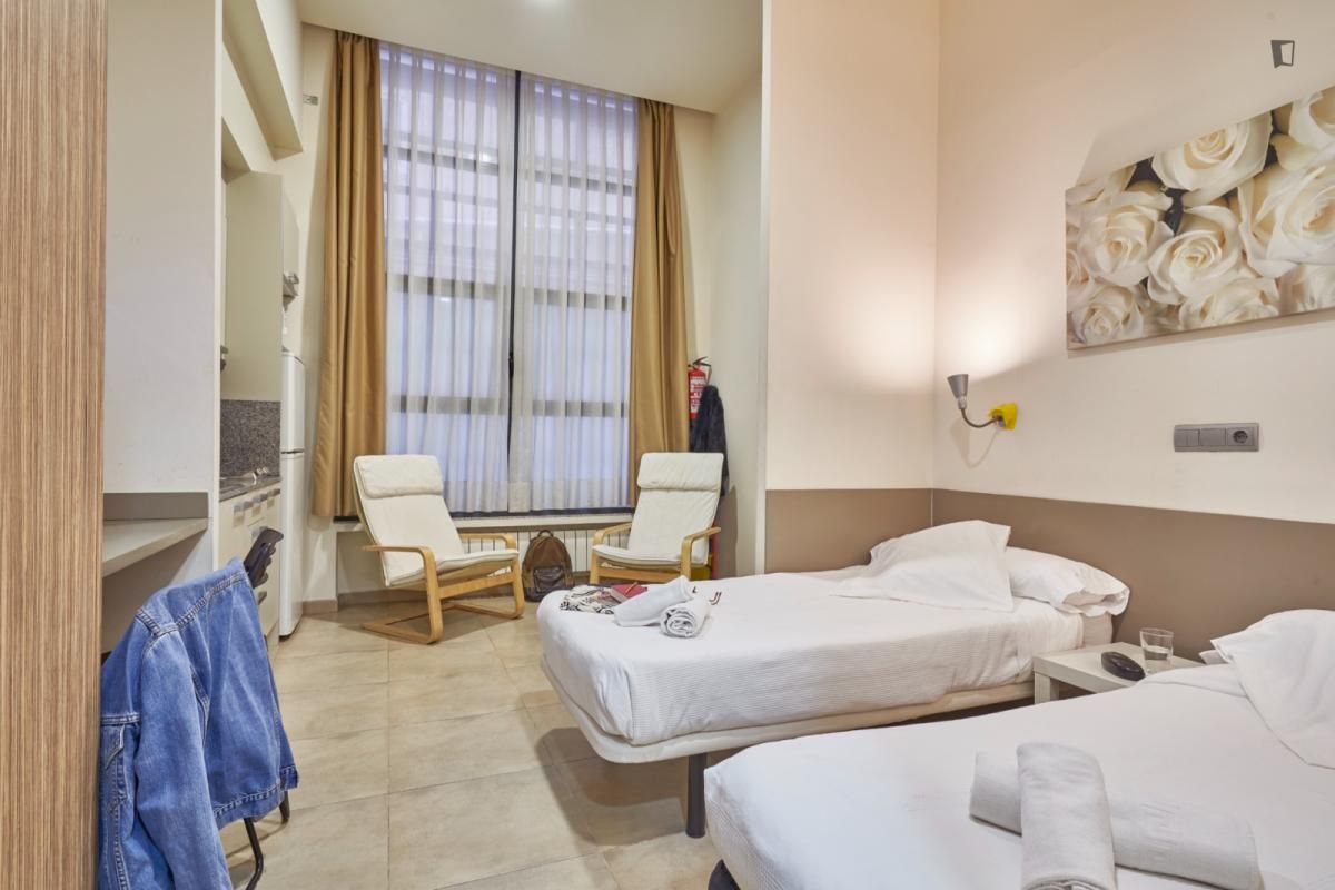 Study to rent in Sants