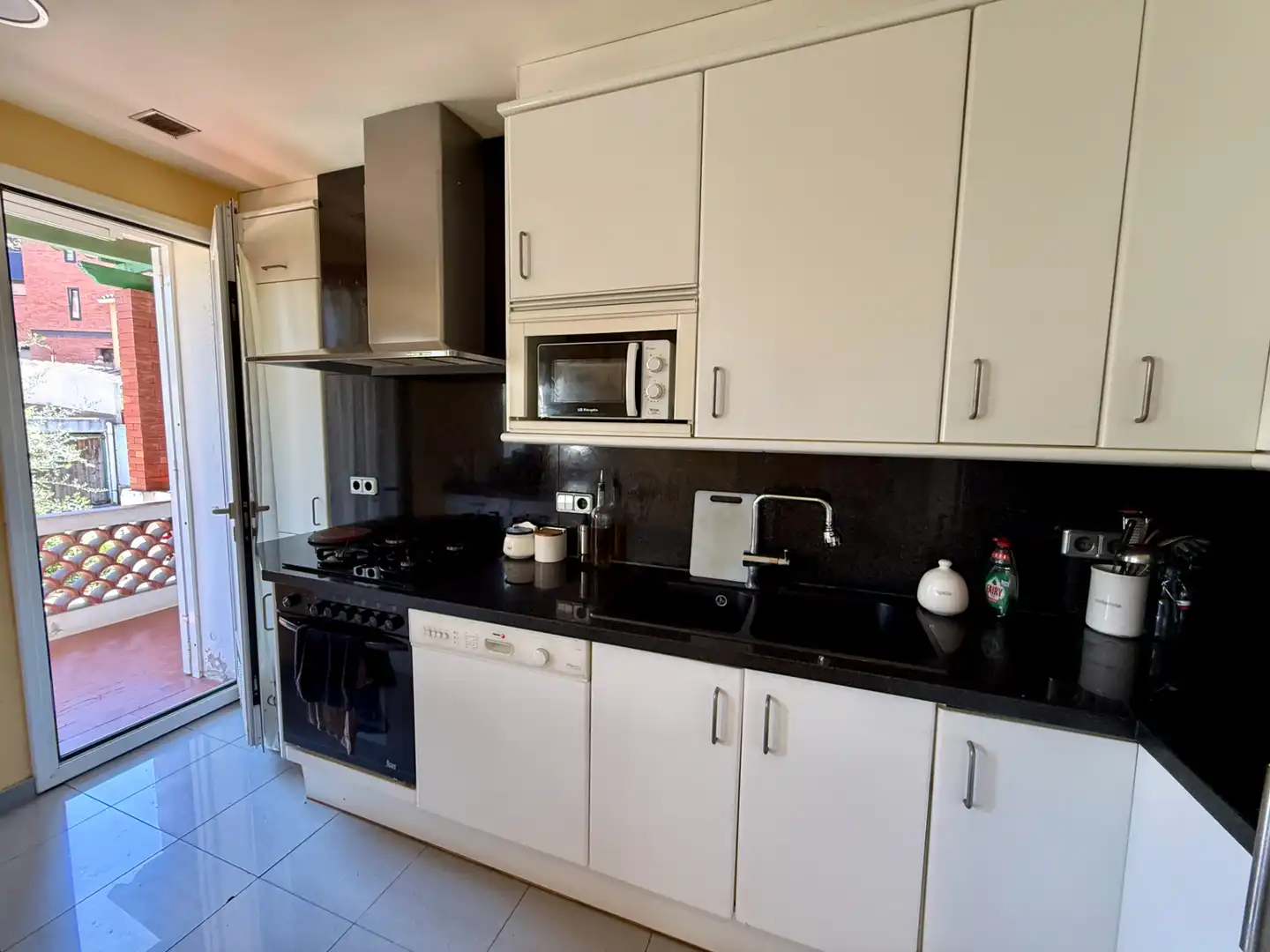 Cocina de Casa o chalet en venta en Barcelona con Calefacción, Jardín privado y Terraza