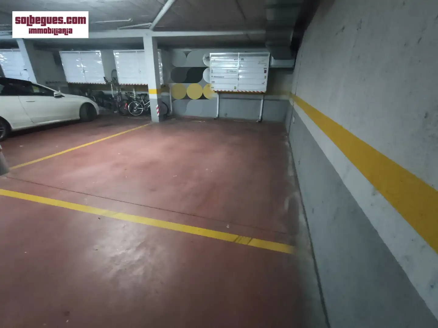Parking de Casa adosada en venta en Begues con Calefacción, Jardín privado y Terraza