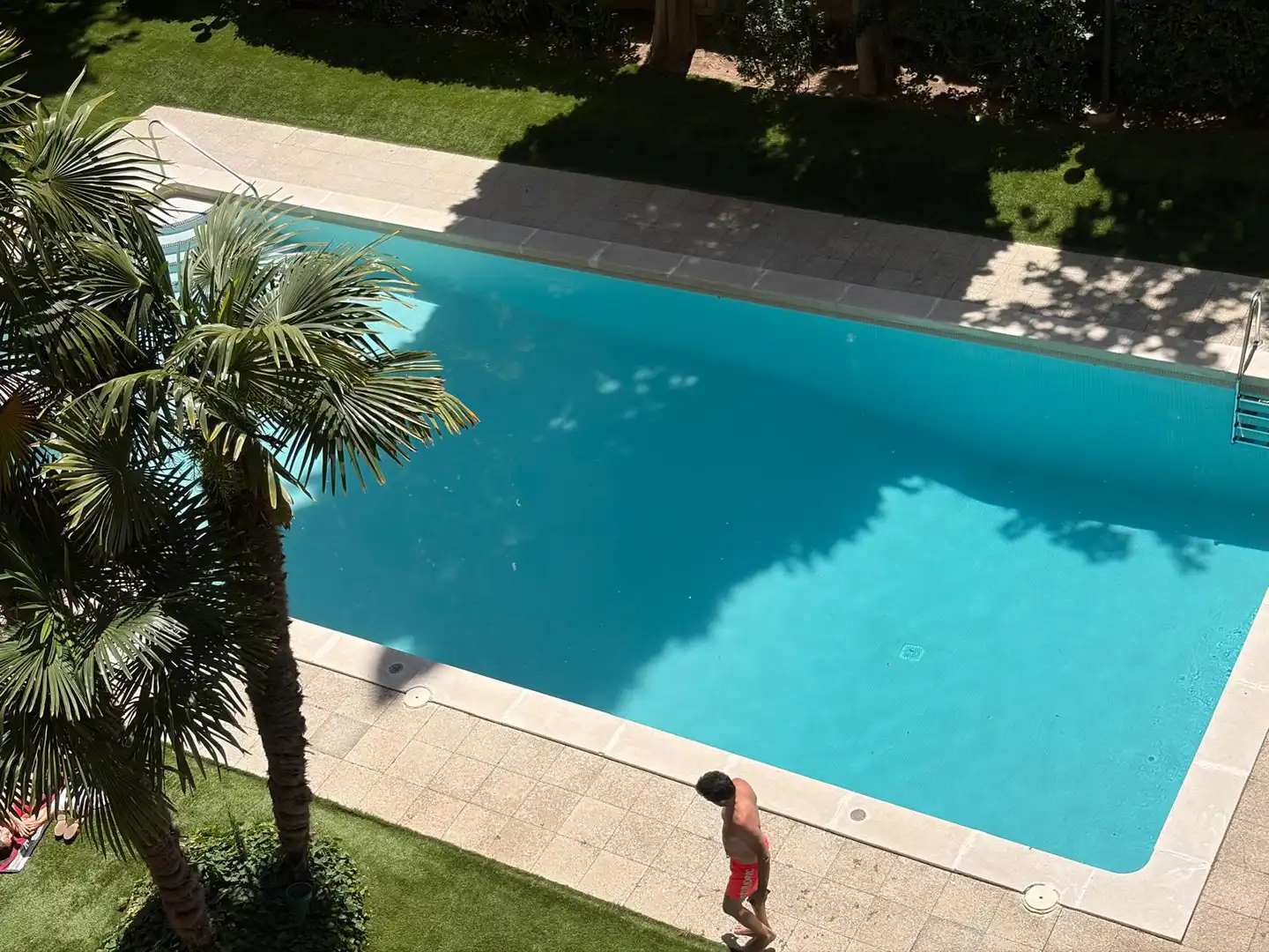 Piscina de Piso de alquiler en Barcelona con Aire acondicionado, Calefacción y Jardín privado