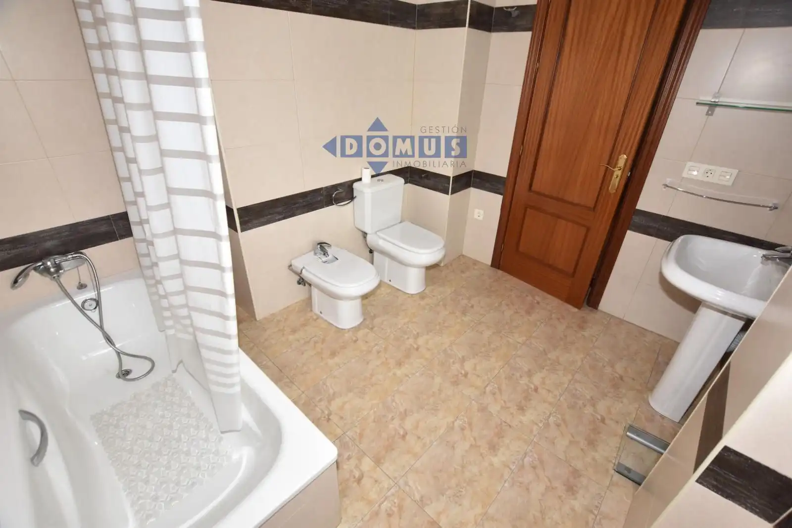 Baño de Piso de alquiler en Ronda con Aire acondicionado y Calefacción