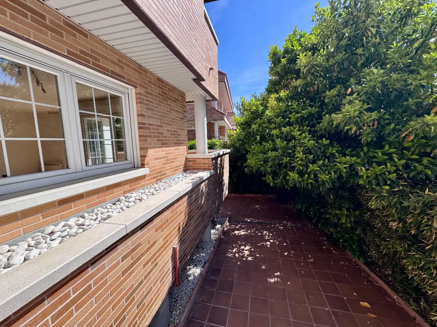 Vista exterior de Casa adosada en venta en Villanueva de la Cañada con Parquet