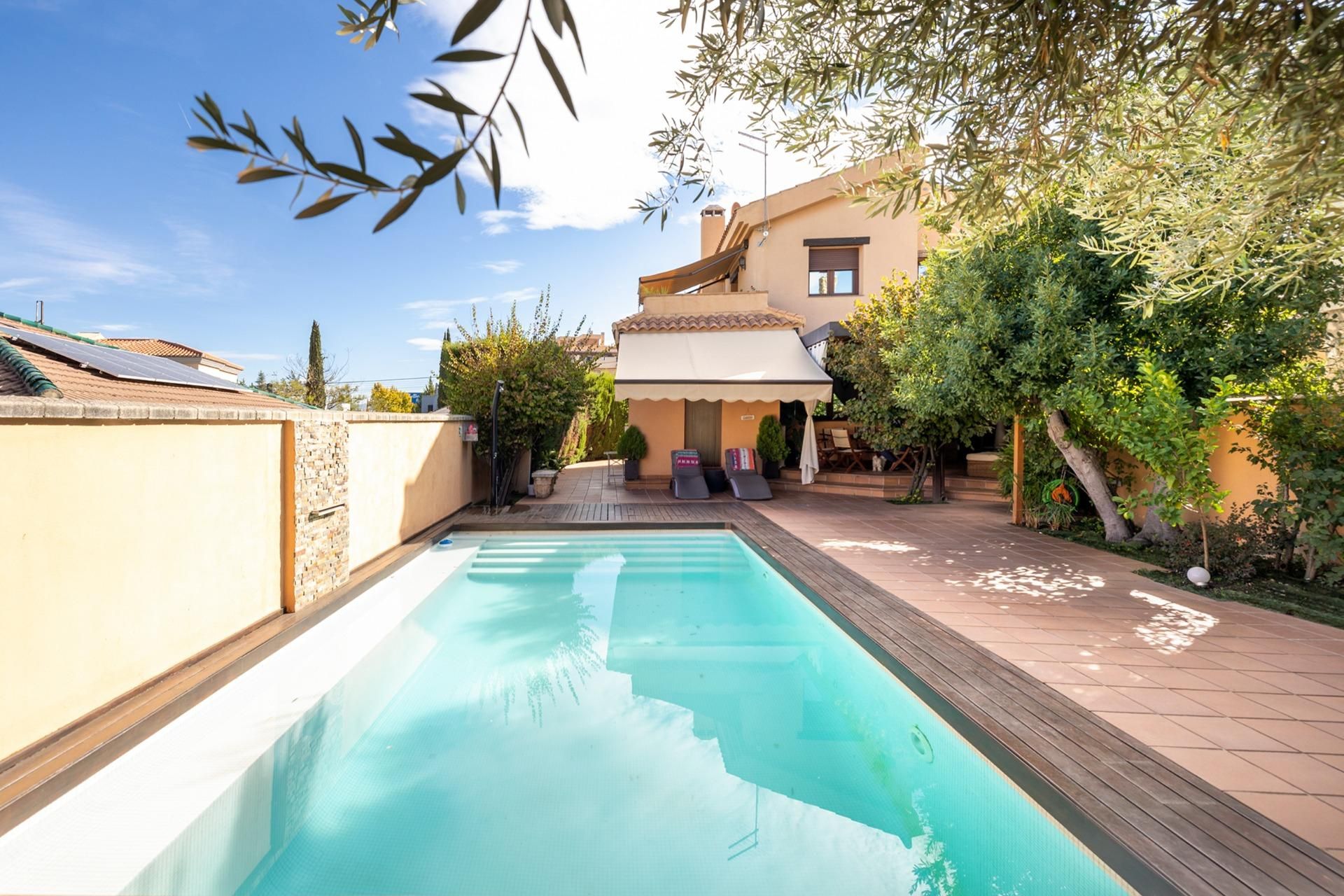 Swimming pool of House or chalet for sale in Ogíjares  with Air Conditioner, Heating and Private garden