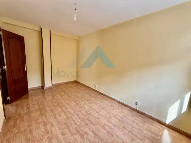 Wohnung zum Verkauf in Alcalá de Henares mit Klimaanlage, Terrasse und Ofen