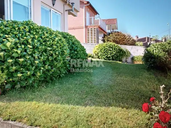 Jardí de Casa o xalet en venda en Nigrán amb Calefacció, Jardí privat i Parquet